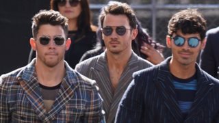 Hollywood Report
: To reunion των Jonas Brothers &amp; η νέα σοκαριστική εμφάνιση της Kim Kardashian