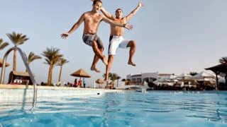 Πώς ο καιρός επηρεάζει τη συμπεριφορά σου
: Γιατί ο ήλιος, η βροχή και η ζέστη «παίζουν» με τη διάθεση και με την υγεία σου;