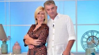 Η Ζήνα Κουτσελίνη αποχαιρετά τον Γιώργο Καραϊβάζ