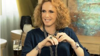 Εβελίνα Παπούλια: «Έχω ξαναπαντρευτεί, απλά κράτησε ένα μήνα»