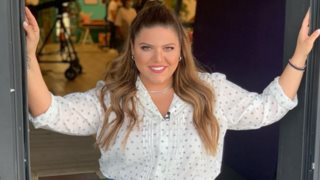 Η Δανάη Μπάρκα πόζαρε με τον Αλέκο Συσσοβίτη όπως ακριβώς η μητέρα της 20 χρόνια πριν!