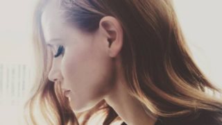 Χρυσές Σφαίρες 2017: Μάσκες ομορφιάς και άλλα beauty στιγμιότυπα από την προετοιμασία των stars