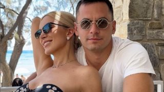 H Κατερίνα Καινούργιου full in love στην αγκαλιά του Παναγιώτη Κουτσουμπή