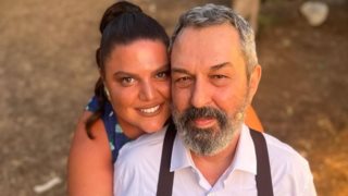 Η Δανάη Μπάρκα στηρίζει δημόσια τον Χρήστο Χατζηπαναγιώτη: "Περήφανη κόρη"