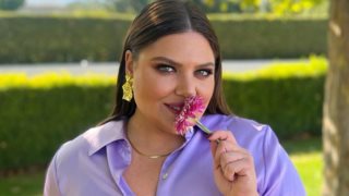 Το μίνι φόρεμα με παγιέτες της Δανάης Μπάρκα είναι το απόλυτο holiday inspo