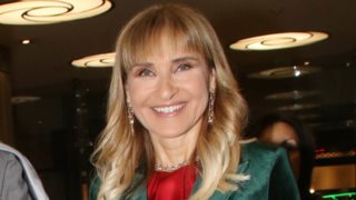 Η Μάρα Ζαχαρέα με το πανωφόρι που ταιριάζει με όλα τα γιορτινά looks