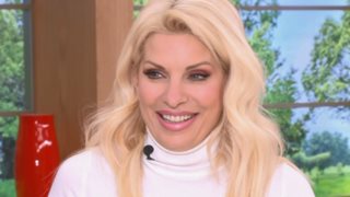 Ελένη Μενεγάκη: Το καναρίνι που την τρέλανε on air &amp; τα γέλια στο πλατό!