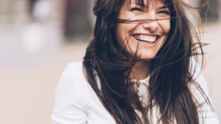 Τέλειο χαμόγελο: Τα νέα «σιδεράκια» είναι διαφανή και σχεδόν αόρατα