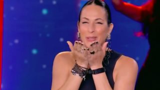 Secret Song | Η πρώτη τηλεοπτική εμφάνιση της συζύγου του Γιάννη Πλούταρχου, Μαρίας Κακοσαίου