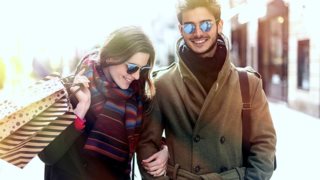 To Δράμα Της Black Friday: Όσα νιώθουν πραγματικά οι άντρες όταν βγαίνουν για ψώνια στις γιορτές