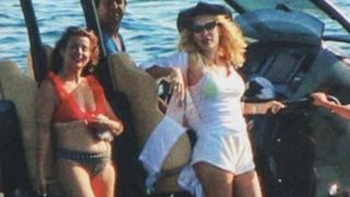 Ελένη Μενεγάκη: Με τον Μάκη Παντζόπουλο &amp; τα παιδιά της εν πλω