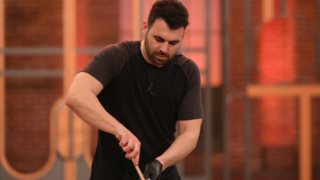 MasterChef | Εκτός διαγωνισμού ο Δημήτρης Μπέλλος - &quot;Λύγισε&quot; η Μαρία Μπέη