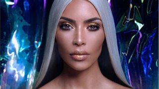 Κάνε το όπως η Kim Kardashian!: Ορίστε ένα τέλειο swatch για το highlighter