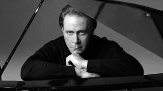 Ο Στέφανος Κορκολής γιορτάζει τα 35 Χρόνια στη Μουσική στο Βεάκειο