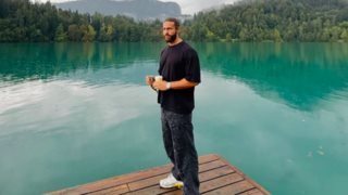 Ταξίδι στο εξωτερικό για τον Κωνσταντίνο Βασάλο, λίγο πριν την πρεμιέρα του "Χαμογέλα και Πάλι"