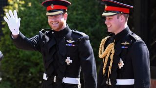 Ο πρίγκιπας Harry και ο πρίγκιπας William συναντιούνται ξανά μετά από ένα χρόνο στην κηδεία του παππού τους