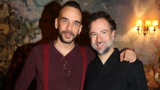 Συγκινεί ο Κωστής Μαραβέγιας μετά τον γάμο του Πάνου Μουζουράκη με τη Μαριλού Κόζαρη