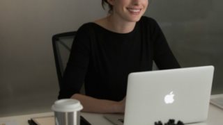 «Πες μας λίγα λόγια για τον εαυτό σου»: Πώς να απαντήσεις στην ερώτηση... παγίδα!