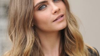 Cara Delevingne: Πρωταγωνιστεί στη νέα καμπάνια του οίκου Burberry
