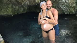 Ολυμπία Χοψονίδου: Ποζάρει στην αγκαλιά του Σπανούλη λίγο πριν γίνει μαμά για 5η φορά!