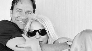 Η Ελένη Μενεγάκη φωτογραφίζεται στο πλευρό του Μάκη Παντζόπουλου