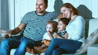 MamaPost by The Mamagers: «Γιατί είναι πολύ σημαντικό να βλέπουμε ταινίες μαζί με τα παιδιά μας»
