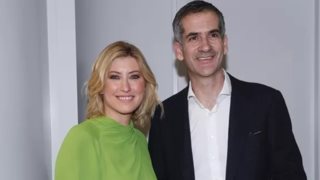 Η σπάνια φωτογραφία της Σίας Κοσιώνη με τον γιο της, στα Κύθηρα