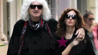 Νίκος Καρβέλας: Με νεαρή συνοδό στην Θεσσαλονίκη