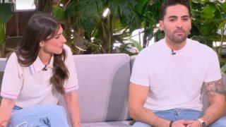 Ιφιγένεια Πιερίδου &amp; Αλέξανδρος Μαρτίδης κάνουν το απόλυτο spoiler για τη &quot;γη της Ελιάς&quot;: &quot;Μην πεις άλλα&quot;
