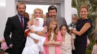 Διάσημοι Νονοί &amp; Βαφτιστήρια: Ποιες είναι οι διάσημες κουμπαριές στην ελληνική showbiz;