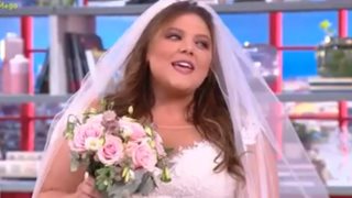 Πάμε Δανάη | Η αλλιώτικη έναρξη της Δανάης Μπάρκα ... ντυμένη με νυφικό