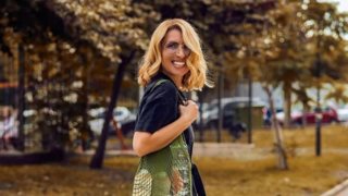 Χρειάζεσαι ένα νέο ζευγάρι παπούτσια για την άνοιξη; | Η Μαρία Ηλιάκη προτείνει τα ιδανικά καφέ loafers