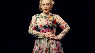 Adele: Γιατί συζητάμε ακόμα τα κιλά της;
