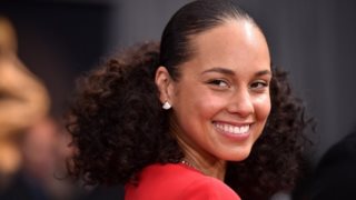 Grammys 2019: Τα beauty looks που είδαμε στο κόκκινο χαλί
