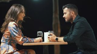 Η Κατερίνα Γερονικολού είπε το "ναι" στον Γιάννη Τσιμιτσέλη στο τελευταίο επεισόδιο του "Fishy"