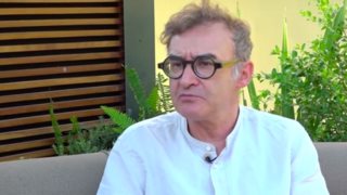 Νίκος Ορφανός: &quot;Ο Μάρκος Σεφερλής είναι ένας καλλιτέχνης, ο οποίος γελοιοποιεί και τον ίδιο του τον εαυτό&quot;