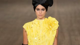 Kaia Gerber: Οι εμφανίσεις στο πολυσυζητημένο ντεμπούτο της στα catwalks
