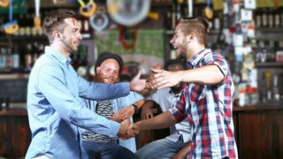 Οι τύποι των συμμαθητών που σίγουρα θα ήθελες να αποφύγεις σε reunion: 5 κατηγορίες ατόμων που πρέπει να κρατήσεις μακριά σου