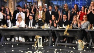 Στην Υγειά Μας: Tα απολαυστικά video από το εορταστικό επεισόδιο της Πρωτοχρονιάς! Τα καυτά τσιφτετέλια &amp; οι μοναδικές εμφανίσεις