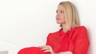 Η Τζένη Μπαλατσινού μοιράζεται φωτογραφικά στιγμιότυπα από τη θέα του σπιτιού της στην Πάτμο