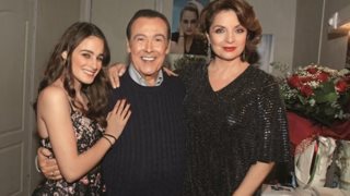 Οικογενειακά Χριστούγεννα για τον Τόλη Βοσκόπουλο και την Άντζελα Γκερέκου | Δείτε τη φωτογραφία με την κόρη τους