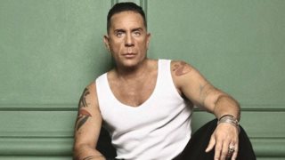 Η απάντηση της αδελφής του Γιώργου Μαζωνάκη, Βάσως στα ασφαλιστικά μέτρα του τραγουδιστή εις βάρος της