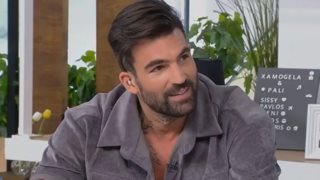 Ο Δημήτρης Αλεξάνδρου περιέγραψε τα ευτράπελα της πρότασης γάμου στην Ιωάννα Τούνη &amp; προκάλεσε γέλια μέχρι δακρύων