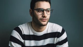 Ίαν Στρατής: Ο σταρ του X-Factor κάνει το ντεμπούτο του στο θέατρο!