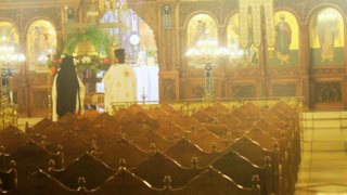 Άγιο Φως: Με ειδική πτήση φτάνει το απόγευμα στην Αθήνα - Τι αλλάζει στη φετινή αποστολή στα Ιεροσόλυμα