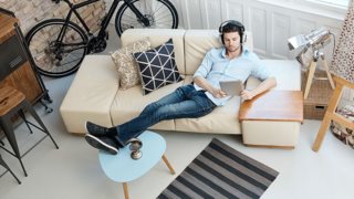 Τα Πράγματα Που Απολαμβάνει Όσο Τίποτα Ένας Εργένης
: Μικρές και μεγαλύτερες απολαύσεις που κάποια στιγμή θα τελειώσουν
