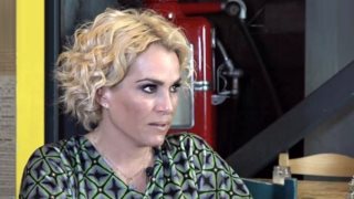 Λύγισε η Τζένη Μπότση μιλώντας για την αντίδραση της οικογένειάς της: &quot;Η μαμά μου, μου ζήτησε συγγνώμη. Ο μπαμπάς μου άσπρισε&quot;