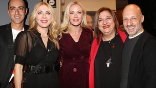 Διάσημες Εμφανίσεις: Οι λαμπερές αφίξεις στην πρεμιέρα του Θανάση Αλευρά στον ρόλο της «Μαλάμως»