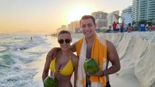 Άννα Κορακάκη: Θα πάθετε πλάκα με τους κοιλιακούς της! Δείτε τη με μαγιό στη Βραζιλία