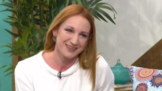 Η Στεφανία Γουλιώτη μιλά για τα &quot;σκοτάδια&quot; της &amp; εξηγεί πώς γοητεύτηκε ως μούσα του Δημήτρη Λιγνάδη